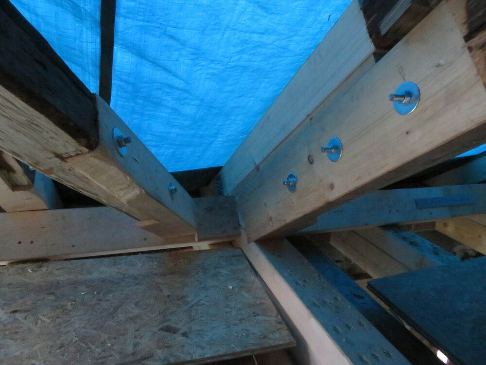 Sanierung liegender Dachstuhl mit Streben und Binderbock auf Fünfkantschwelle…